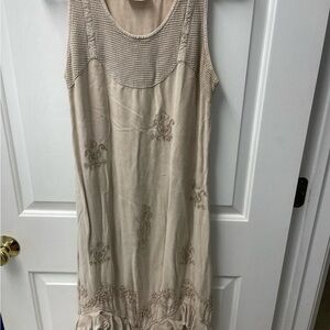 Vintage Elegant Beige Sleeveless Dress with Embroidered Details